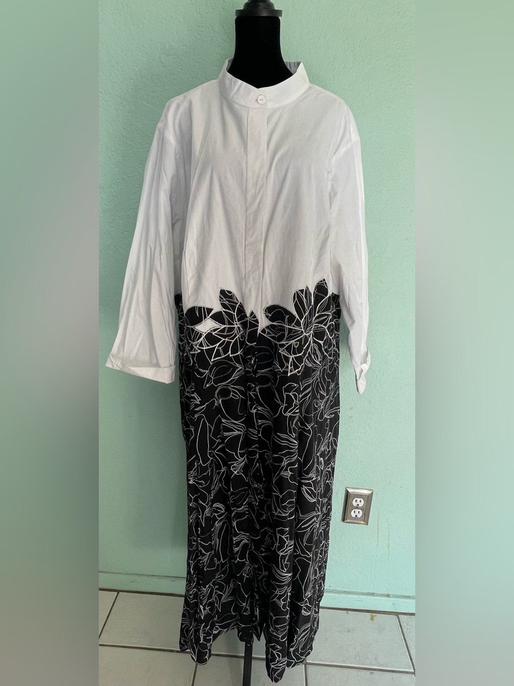 eshakti White and Black Floral-Panel Shirt Dress